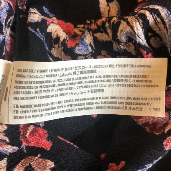 Hollister Navy Blue Handkerchief Floral Halter Blouse - Size Small - Picture 12 of 13